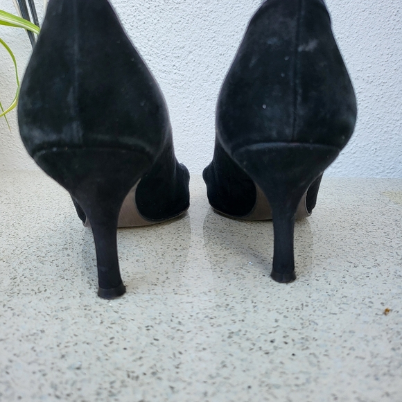 STUART WEITZMAN black suede open toe heels. - Picture 4 of 6